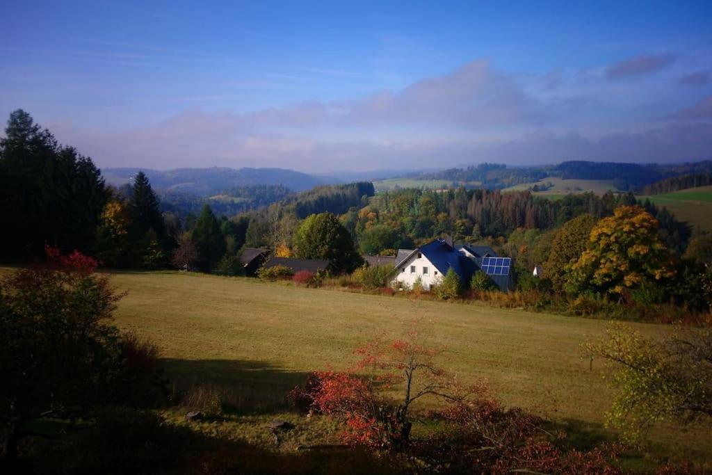 Komfort-Ferienwohnung Auf Der Eulenburg Grafengehaig エクステリア 写真